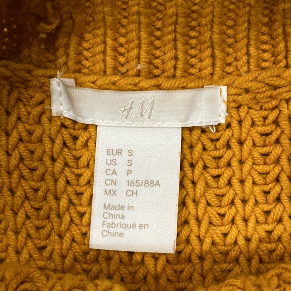 H & M Sleeveless sweater (Best Offer) - Picture 6 of 6